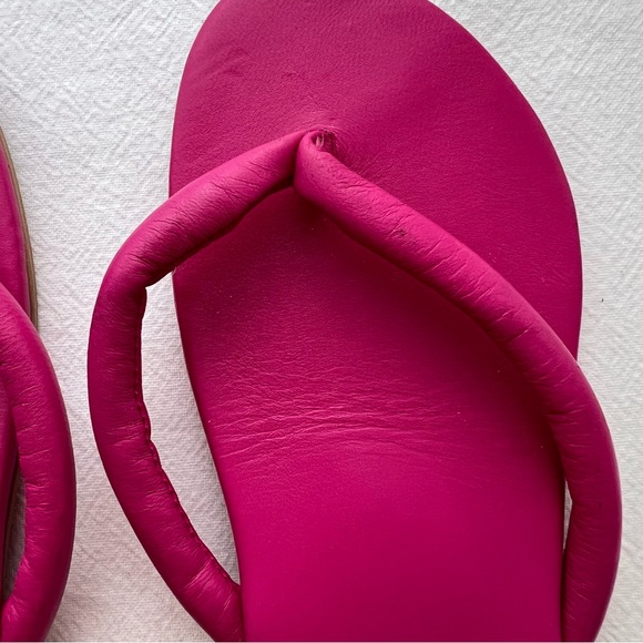 Beek Sunbird Thong Sandals Fuchsia - Picture 6 of 9